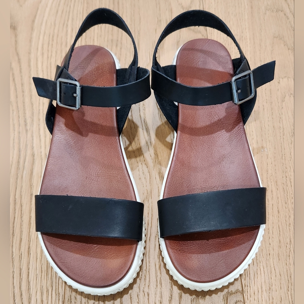Ameera Black Platform Sandals - Picture 3 of 6
